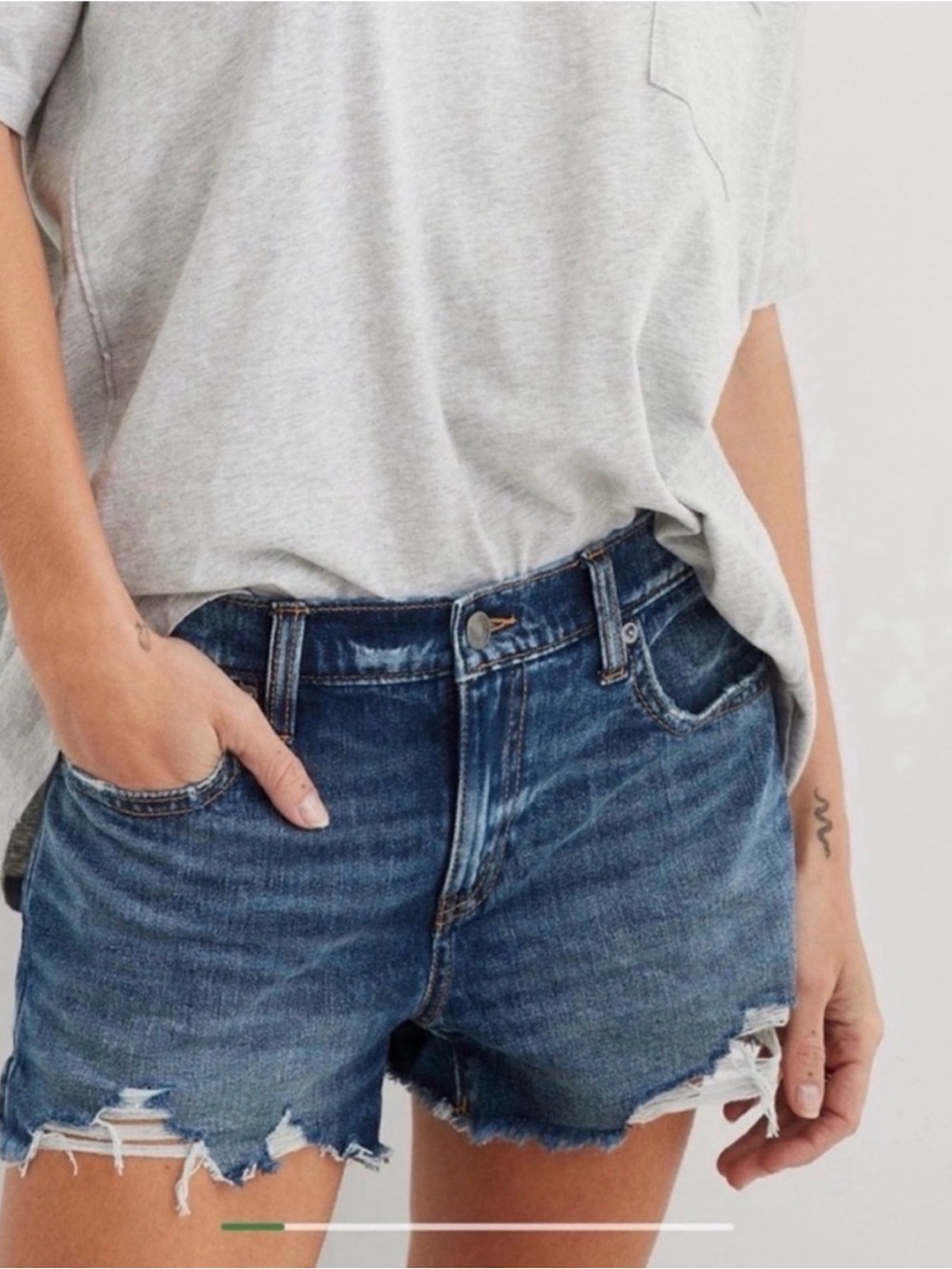 Aerie Daydream Denim Shorts | Medium Wash | Distressed | Size Medium